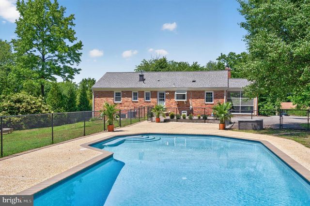 6727 NEWINGTON RD, Lorton, VA 22079