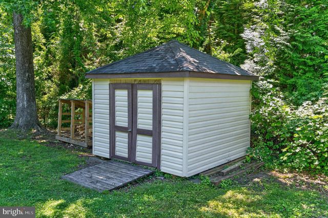 6727 NEWINGTON RD, Lorton, VA 22079