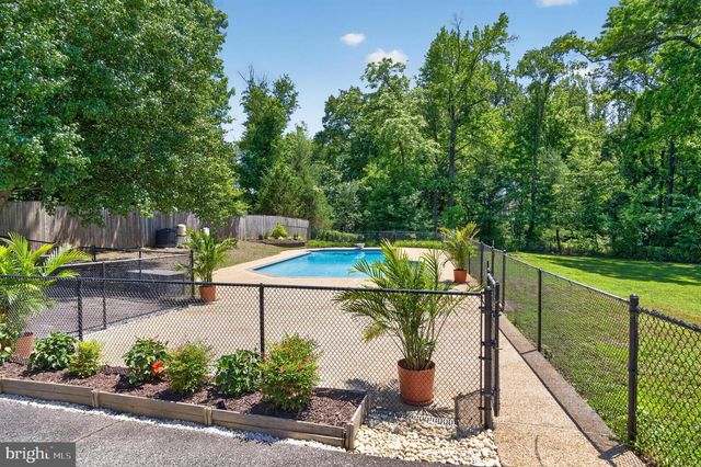 6727 NEWINGTON RD, Lorton, VA 22079