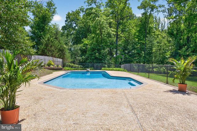 6727 NEWINGTON RD, Lorton, VA 22079
