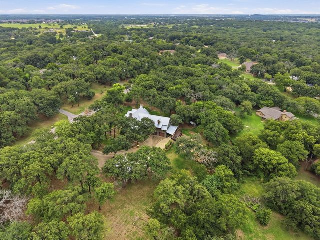 1100 Crazy Horse Trail, Burleson, TX 76028