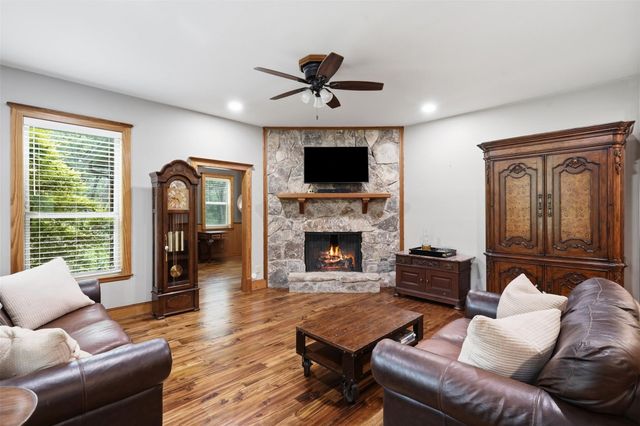 1100 Crazy Horse Trail, Burleson, TX 76028
