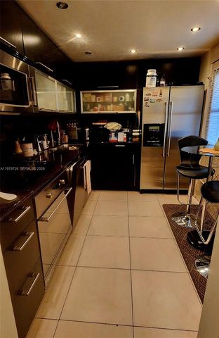 3301 N Country Club Dr 211, Aventura, FL 33180