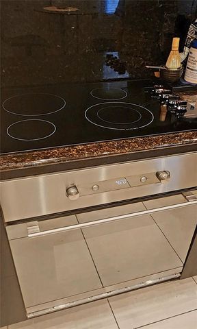 3301 N Country Club Dr 211, Aventura, FL 33180