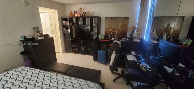 3301 N Country Club Dr 211, Aventura, FL 33180