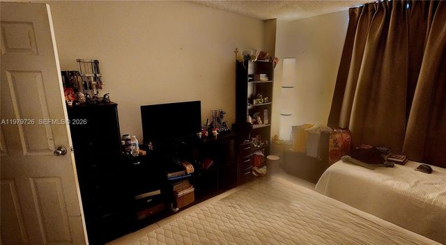 3301 N Country Club Dr 211, Aventura, FL 33180