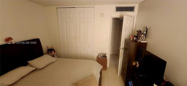 3301 N Country Club Dr 211, Aventura, FL 33180