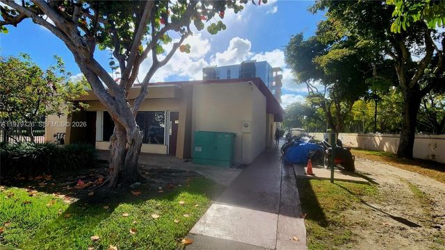 3301 N Country Club Dr 211, Aventura, FL 33180