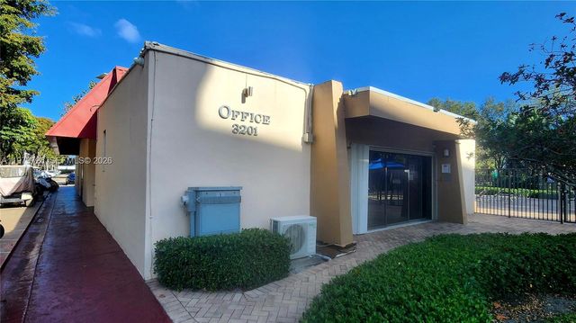 3301 N Country Club Dr 211, Aventura, FL 33180