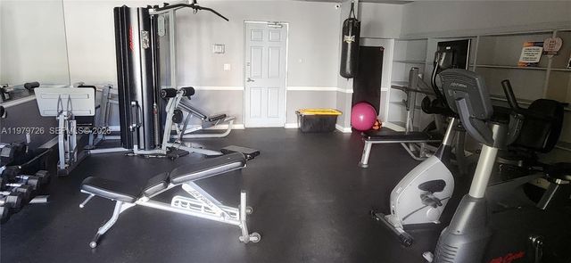 3301 N Country Club Dr 211, Aventura, FL 33180