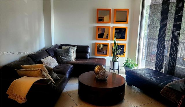 3301 N Country Club Dr 211, Aventura, FL 33180