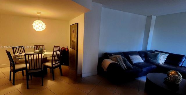 3301 N Country Club Dr 211, Aventura, FL 33180