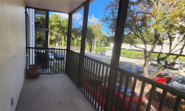 3301 N Country Club Dr 211, Aventura, FL 33180