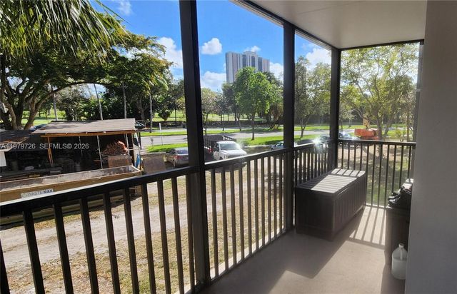 3301 N Country Club Dr 211, Aventura, FL 33180