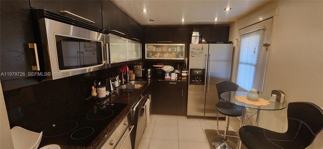 3301 N Country Club Dr 211, Aventura, FL 33180