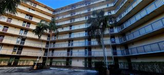 3301 N Country Club Dr 211, Aventura, FL 33180