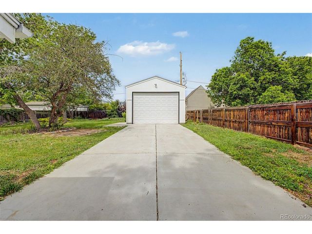 939 Terry St, Golden, CO 80401