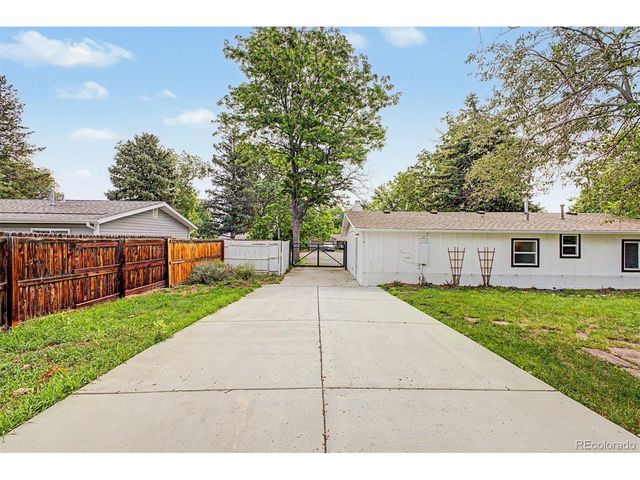939 Terry St, Golden, CO 80401
