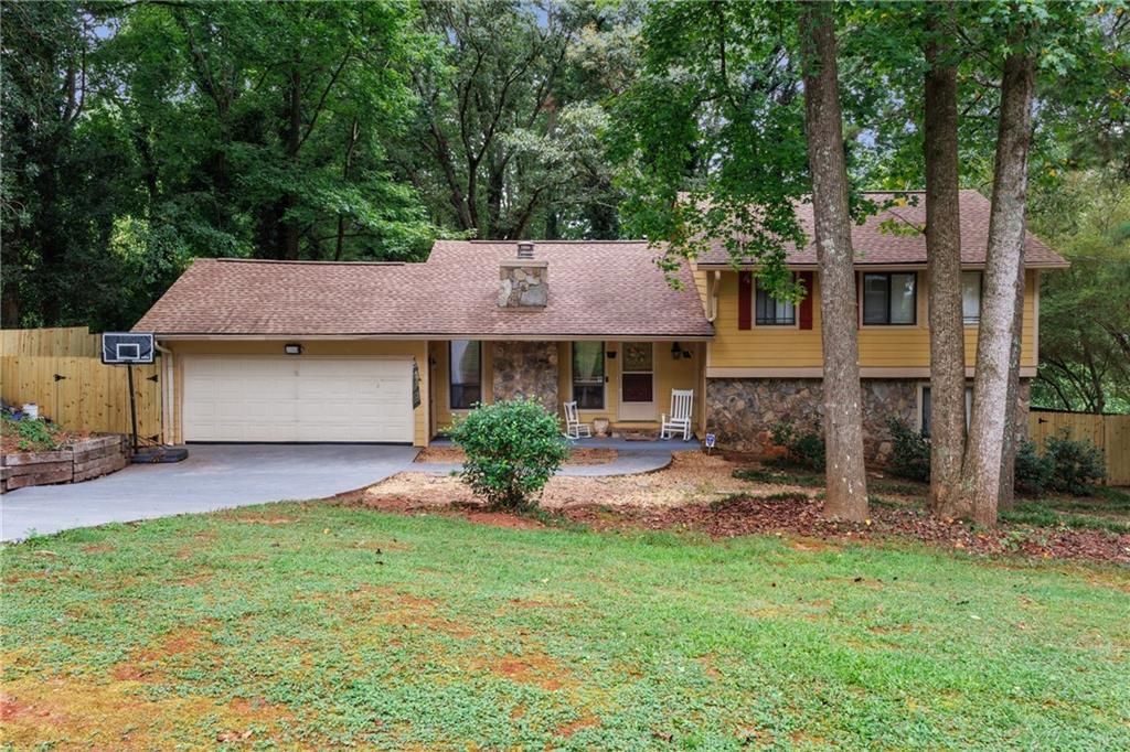 5002 Abbey SW Lane, Lilburn, GA 30047