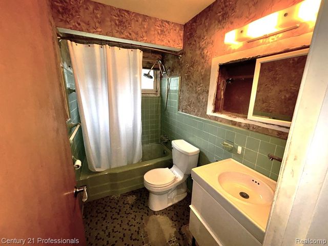 33071 Barton Street, Garden City, MI 48135