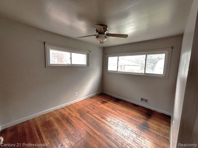 33071 Barton Street, Garden City, MI 48135