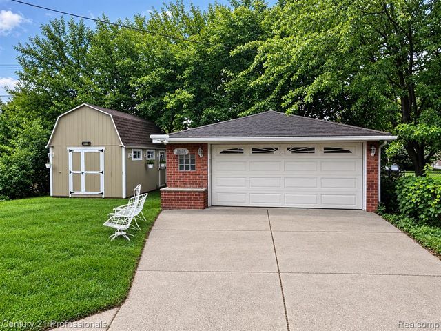 33071 Barton Street, Garden City, MI 48135