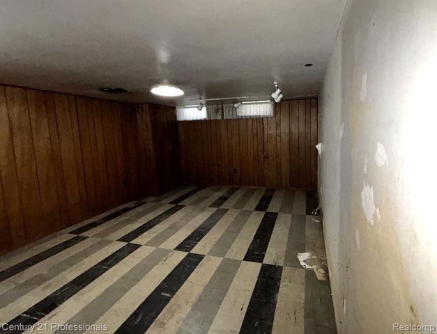 33071 Barton Street, Garden City, MI 48135