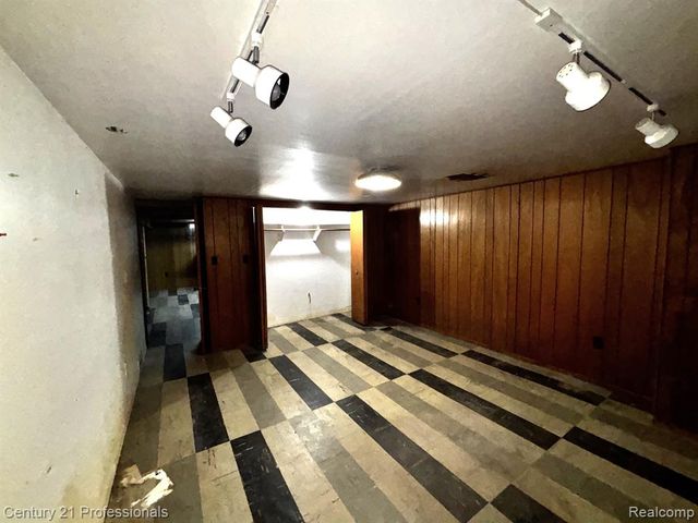 33071 Barton Street, Garden City, MI 48135