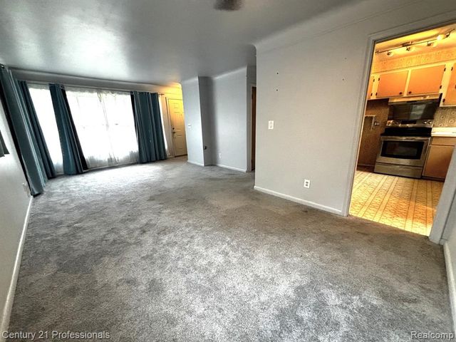 33071 Barton Street, Garden City, MI 48135