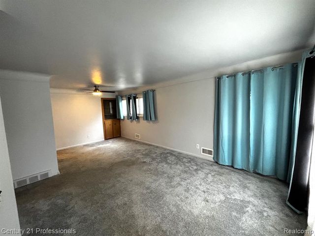 33071 Barton Street, Garden City, MI 48135
