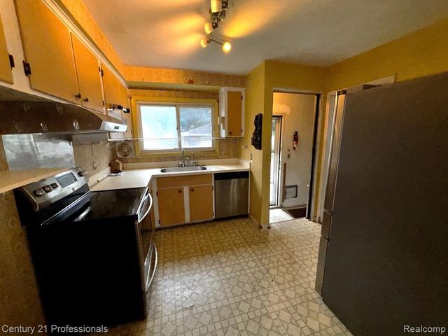 33071 Barton Street, Garden City, MI 48135