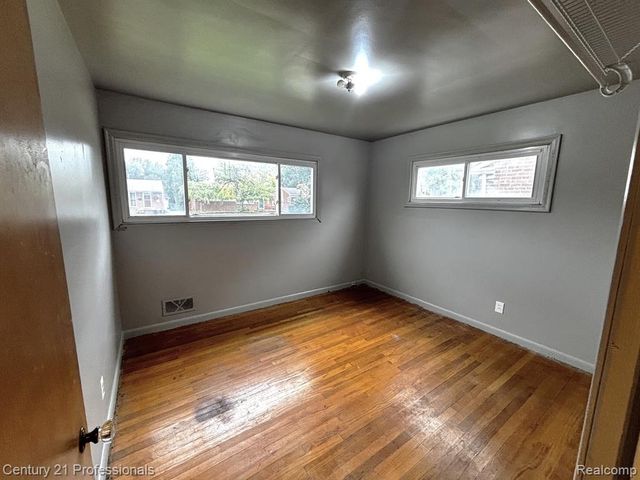 33071 Barton Street, Garden City, MI 48135