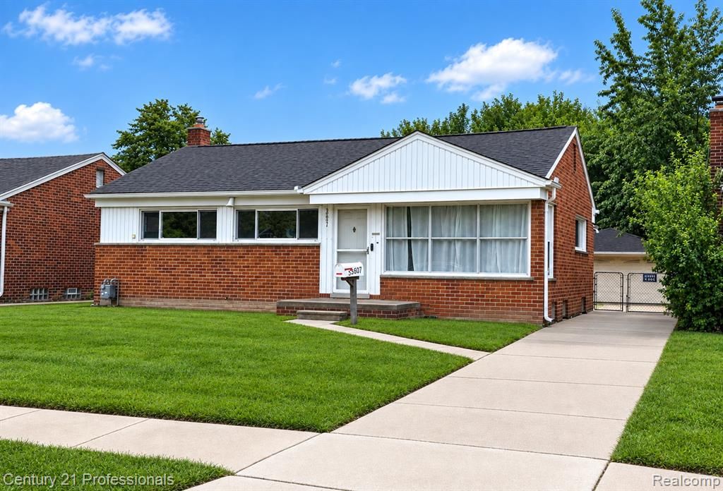 33071 Barton Street, Garden City, MI 48135