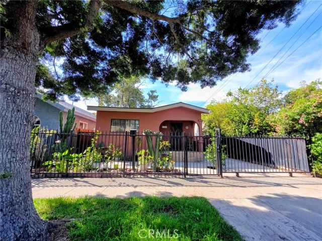 5323 Latham, Los Angeles, CA 90011