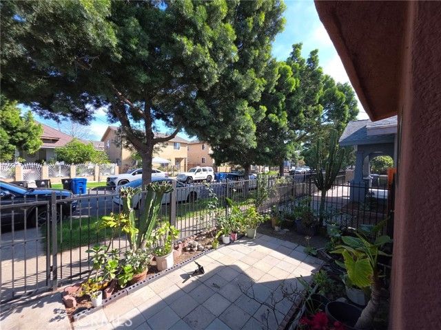 5323 Latham, Los Angeles, CA 90011
