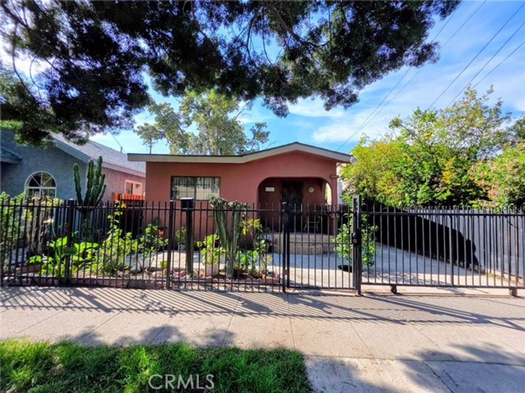 5323 Latham, Los Angeles, CA 90011