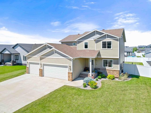 2420 Harbor Lane, West Fargo, ND 58078