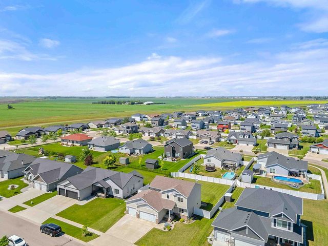2420 Harbor Lane, West Fargo, ND 58078