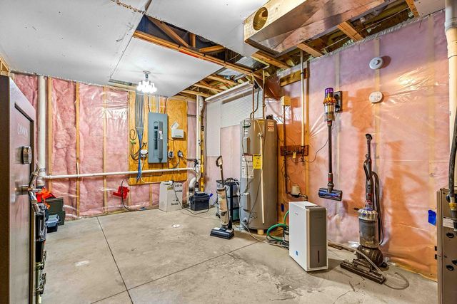 2420 Harbor Lane, West Fargo, ND 58078