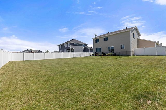 2420 Harbor Lane, West Fargo, ND 58078