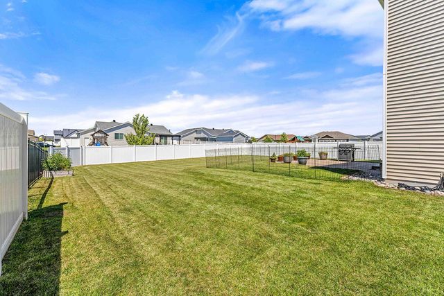 2420 Harbor Lane, West Fargo, ND 58078