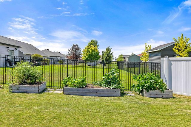 2420 Harbor Lane, West Fargo, ND 58078