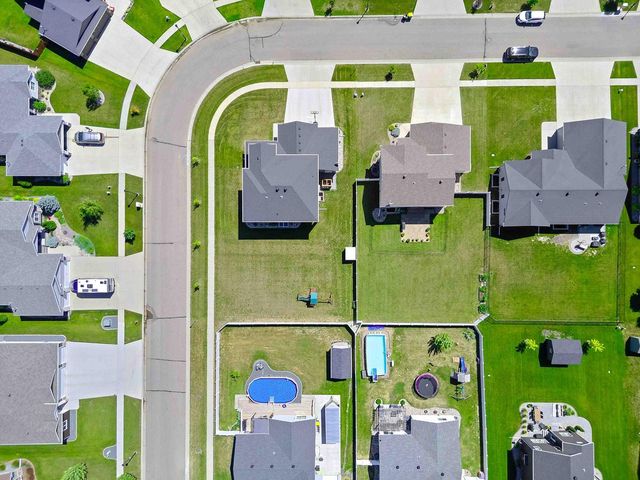 2420 Harbor Lane, West Fargo, ND 58078