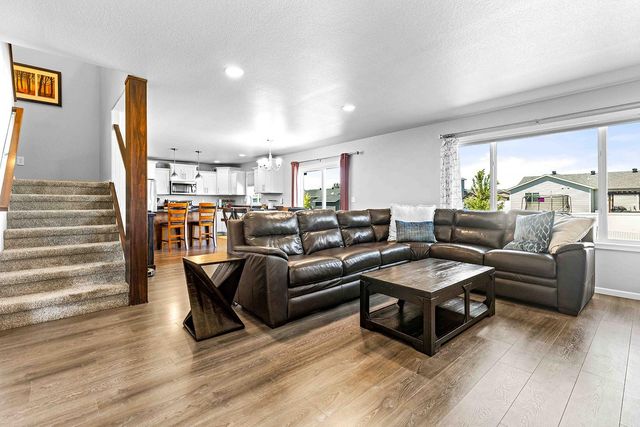 2420 Harbor Lane, West Fargo, ND 58078
