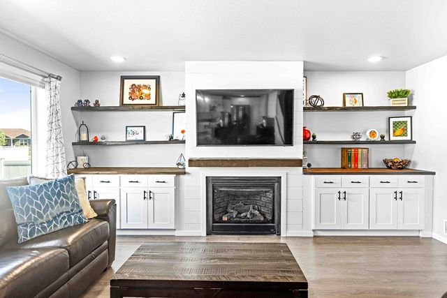 2420 Harbor Lane, West Fargo, ND 58078