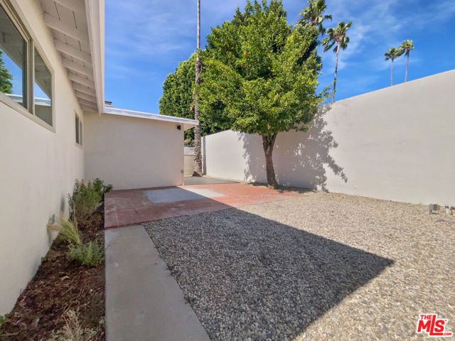 5736 Vantage Avenue, Valley Village, CA 91607