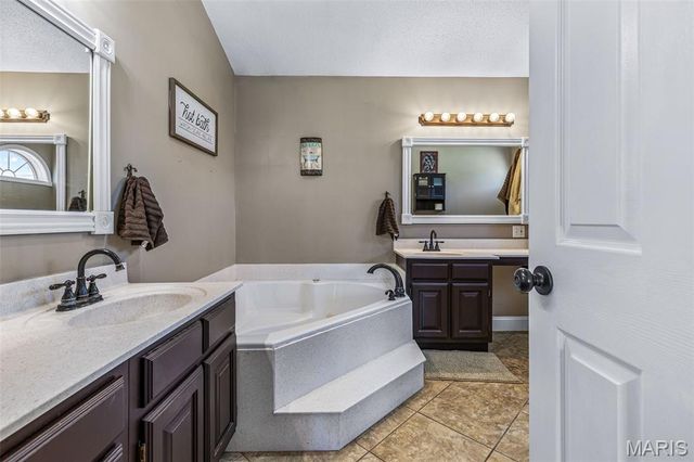 210 Buzzard Rock Road, Farmington, MO 63640