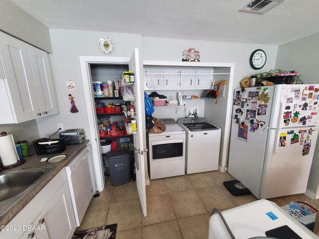 417 Banana Cay Dr Apt D, South Daytona, FL 32119