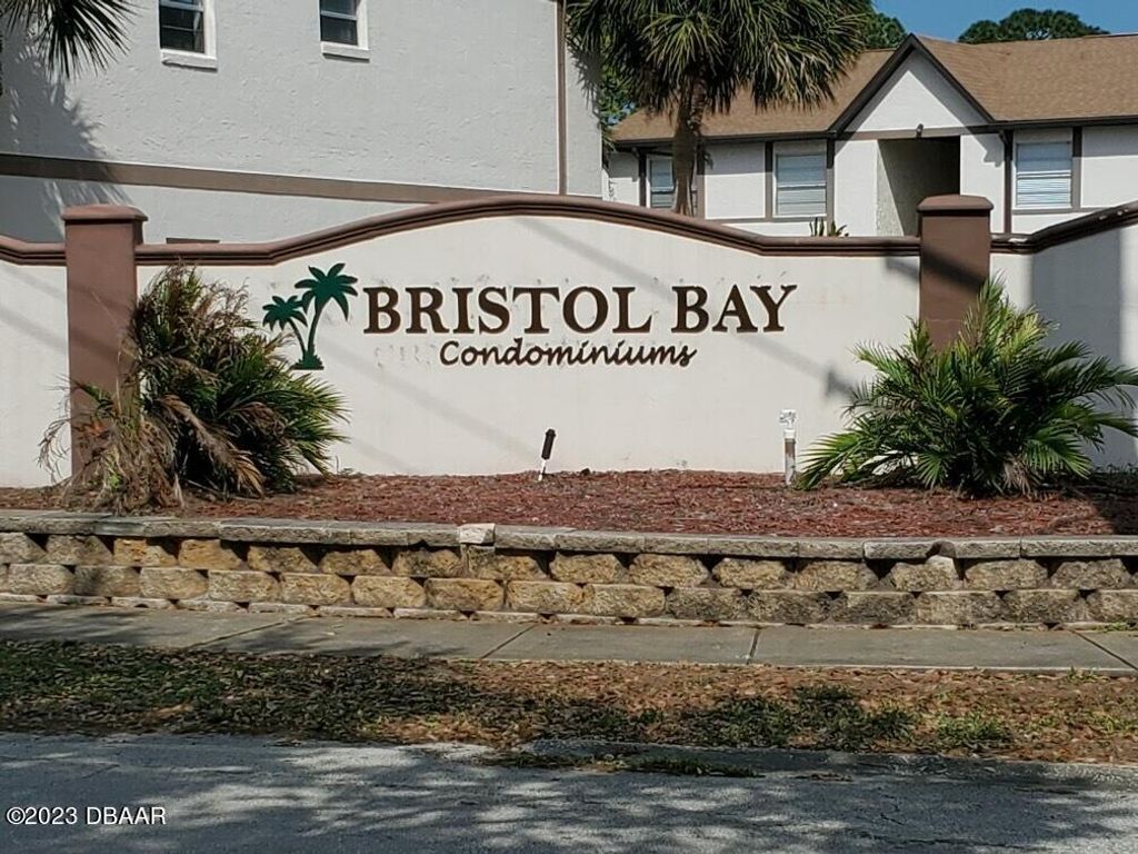 417 Banana Cay Dr Apt D, South Daytona, FL 32119