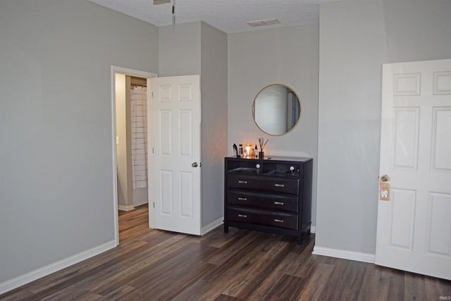 3030 Capstone Court, Newburgh, IN 47630